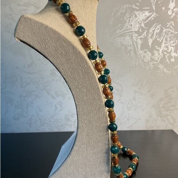 Vintage Freirich Beaded Necklace Gold Tone & Green Beads - Picture 2 of 5